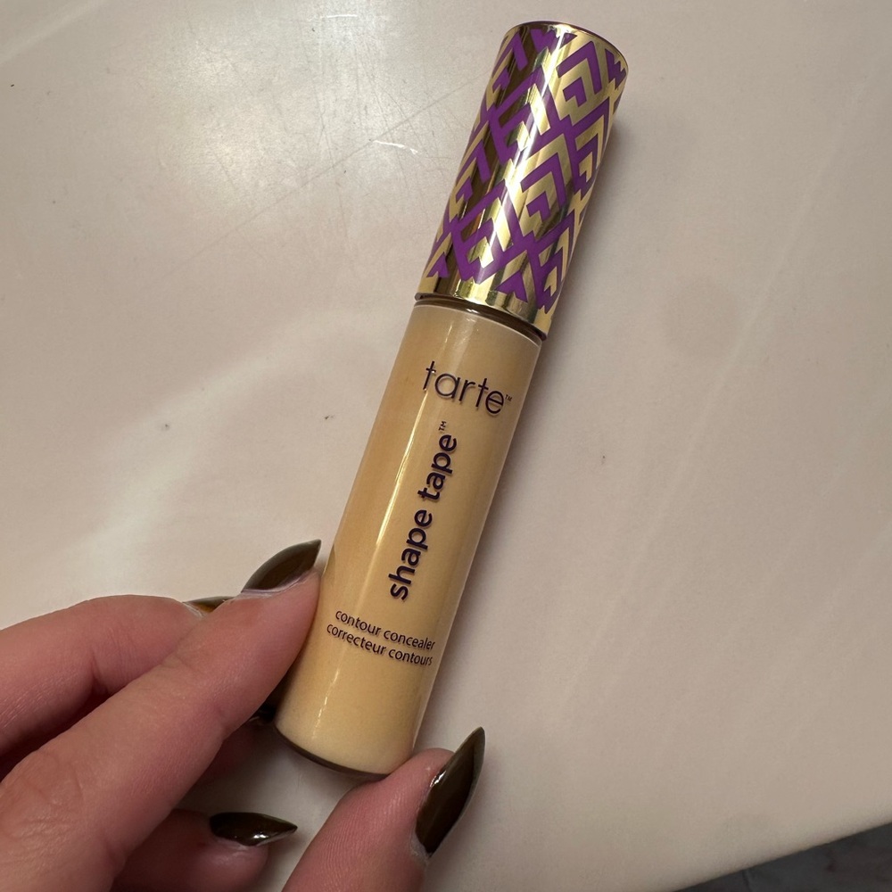 Shape tape concealer